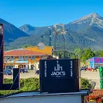 Apartment Gondola Lift