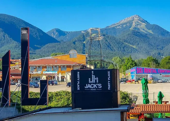 Apartment Gondola Lift